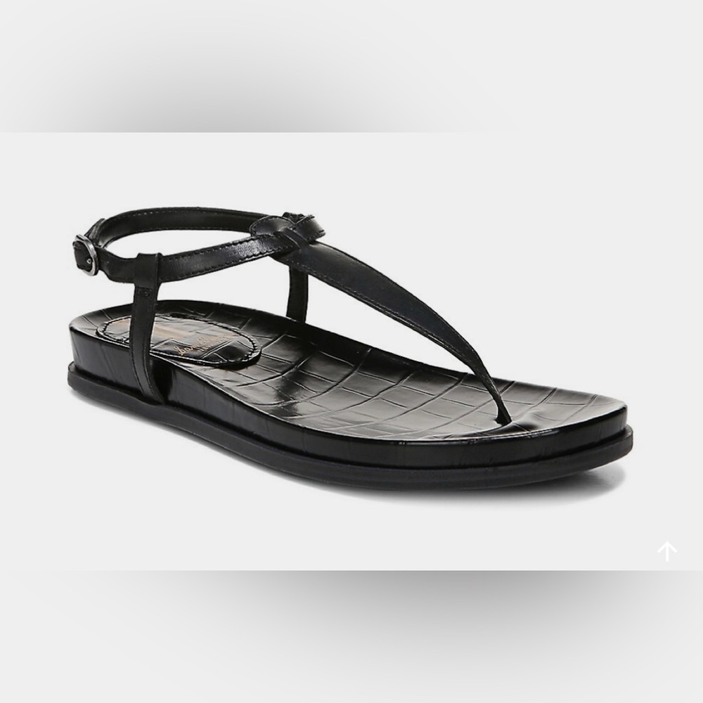 New in box Naomi sandals